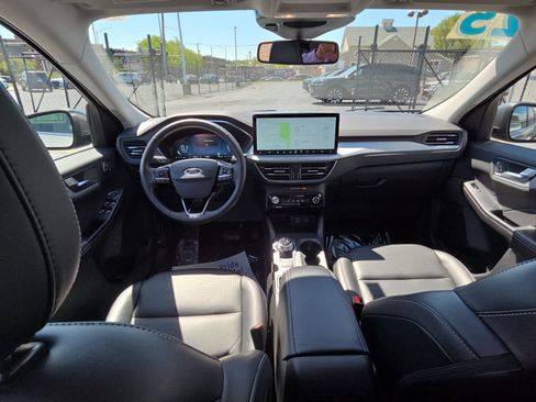 Used 2025 Ford Escape Platinum AWD/4WD image 16