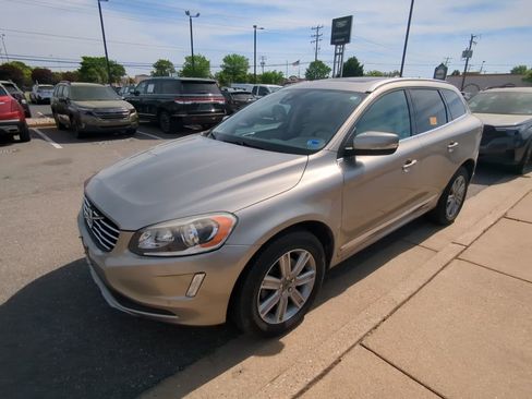 Used 2016 Volvo XC60 T6 w/ Proximity Package image 7