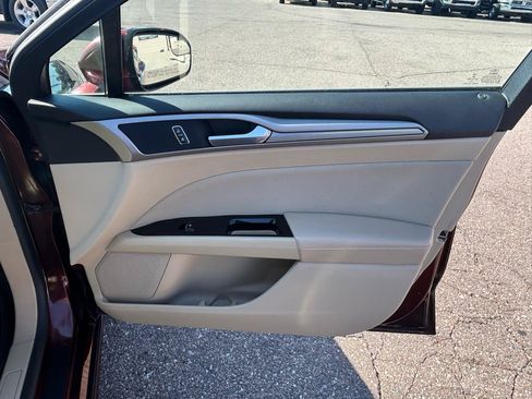 Used 2015 Ford Fusion SE FWD image 16