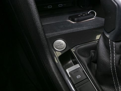 Certified 2023 Volkswagen Tiguan SE image 33