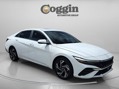 Certified 2024 Hyundai Elantra SEL w/ Convenience Package image 8
