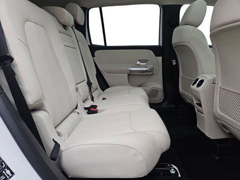 Used 2022 Mercedes-Benz GLB 250 4MATIC image 28