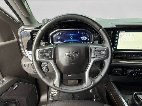 Used 2025 Chevrolet Silverado 1500 LT Trail Boss w/ Convenience Package II AWD/4WD image 19
