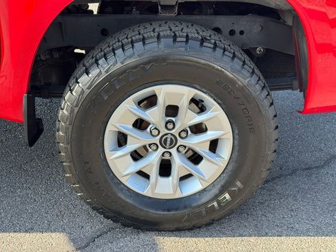 Used 2024 Nissan Frontier SV image 9
