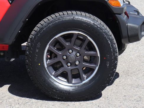 Used 2022 Jeep Gladiator Sport image 39