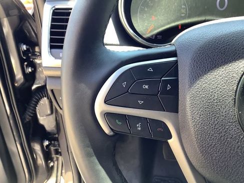Used 2018 Jeep Grand Cherokee Altitude AWD/4WD image 13