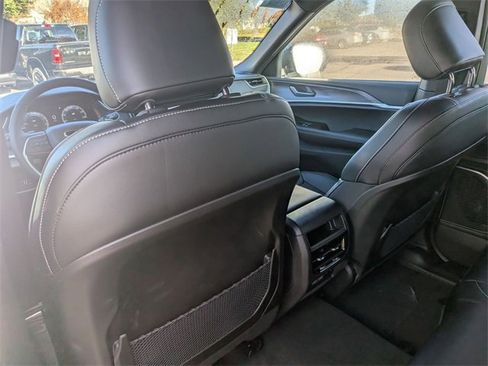 New 2025 Jeep Grand Cherokee Limited w/ Luxury Tech Group II image 28