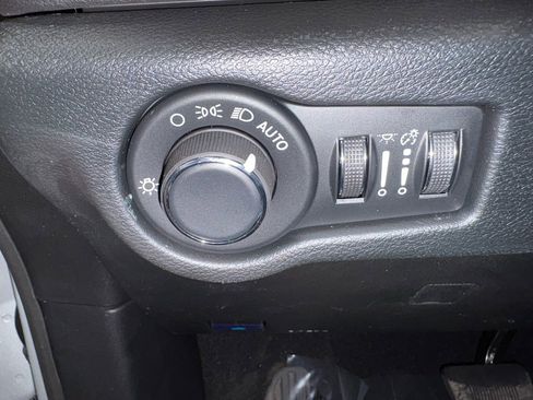 New 2026 Chrysler Voyager LX FWD image 14