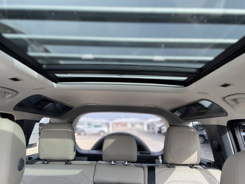 Used 2022 Land Rover Defender 110 SE image 18