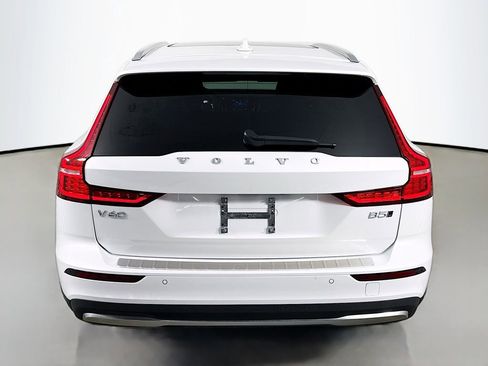 Used 2024 Volvo V60 B5 Cross Country Plus w/ Protection Package Premier image 10