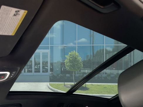 Used 2017 Audi Q7 3.0T Prestige image 14