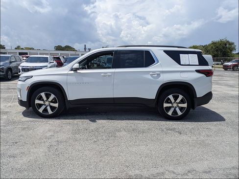 Used 2023 Chevrolet Traverse LT w/ LT Premium Package FWD image 4