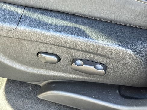 Used 2022 Chevrolet Trax LT w/ LT Convenience Package image 29