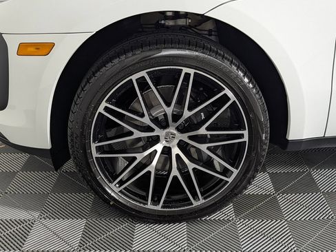 New 2026 Porsche Macan AWD/4WD image 11