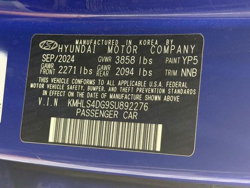 Used 2025 Hyundai Elantra SEL FWD image 12