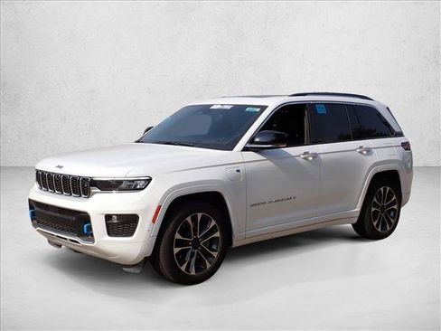 Used 2023 Jeep Grand Cherokee Overland w/ Advanced Protech Group III AWD/4WD image 6