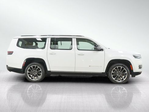 Used 2024 Jeep Wagoneer L Series III w/ Premium Group I AWD/4WD image 6