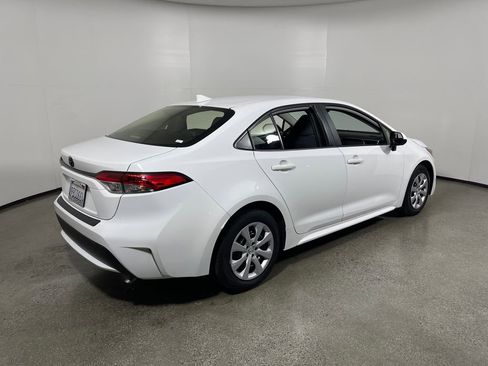 Certified 2022 Toyota Corolla LE FWD image 3