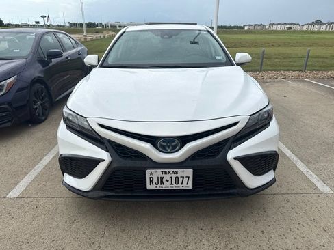 Used 2022 Toyota Camry SE FWD image 6