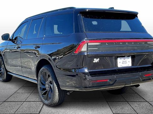 New 2025 Lincoln Navigator Reserve w/ Jet Appearance Package image 3