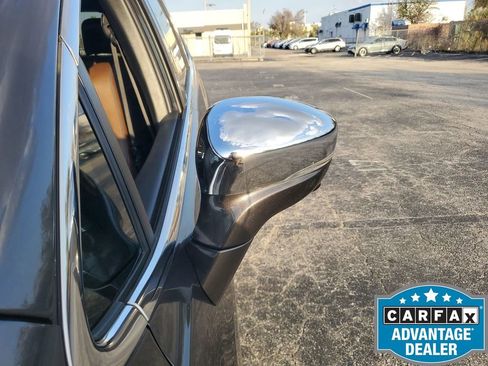 Used 2018 Chrysler Pacifica Limited w/ Tire & Wheel Group image 22