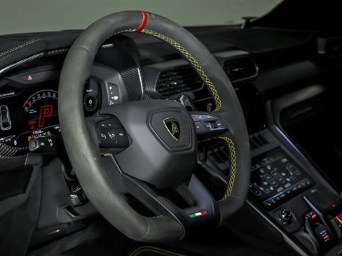 Used 2023 Lamborghini Urus Performante AWD/4WD image 22