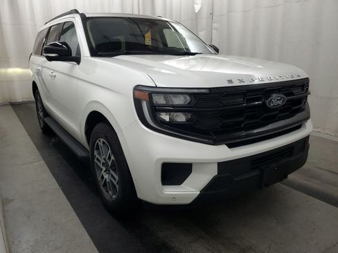 Used 2025 Ford Expedition Active AWD/4WD image 5