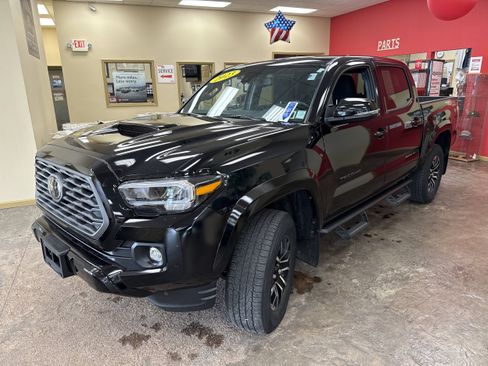 Used 2023 Toyota Tacoma TRD Sport AWD/4WD image 3
