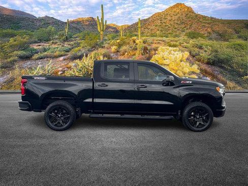 Used 2025 Chevrolet Silverado 1500 LT Trail Boss w/ Convenience Package II AWD/4WD image 3