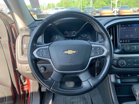 Used 2022 Chevrolet Colorado LT w/ LT Convenience Package AWD/4WD image 11