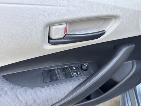 Used 2022 Toyota Corolla LE image 6