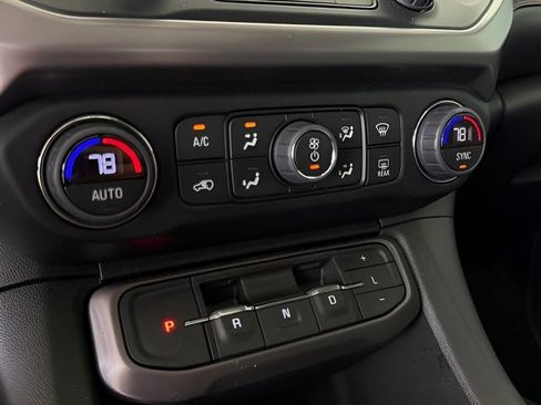 Used 2022 GMC Acadia AT4 image 28