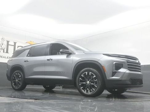 New 2026 Chevrolet Traverse LT w/ Sun and Wheel Package FWD image 2