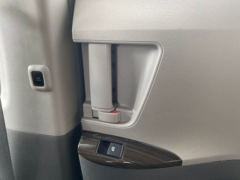 Used 2016 Toyota Sienna XLE w/ XLE Navigation Package image 13