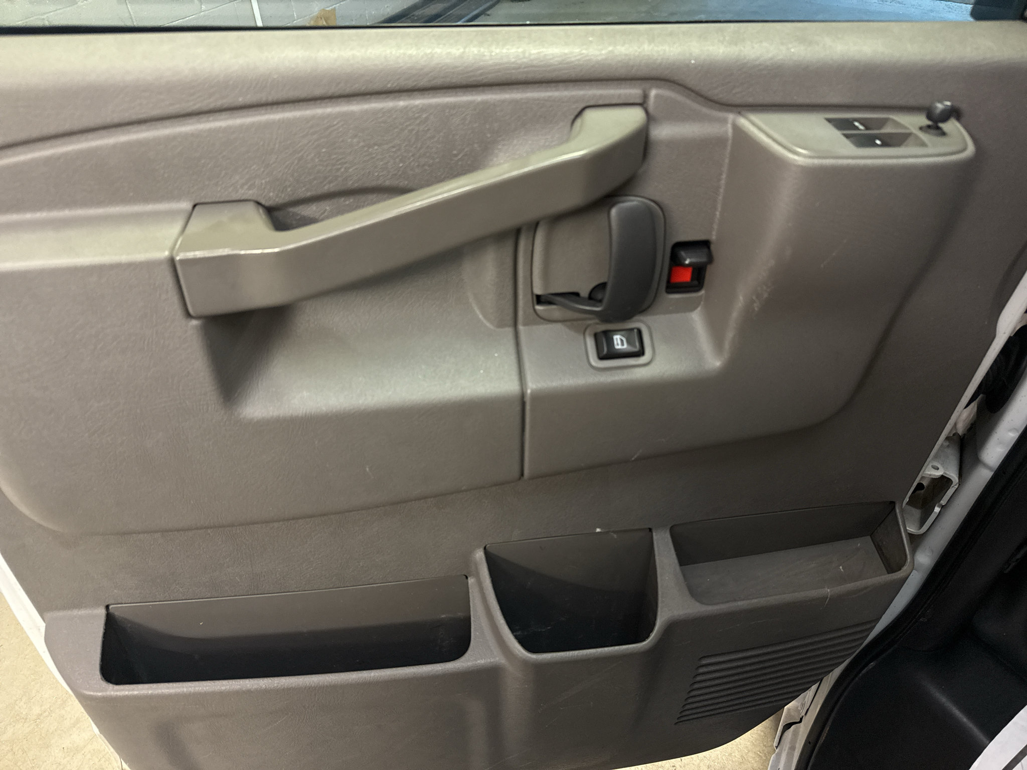 Used 2019 Chevrolet Express 2500 w/ Enhanced Convenience Package RWD image 9