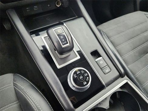 Used 2024 Mitsubishi Outlander SE image 14