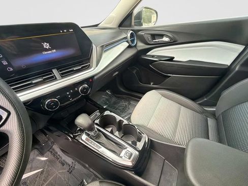 Used 2024 Chevrolet Trax LT FWD image 27