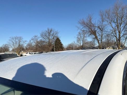 Used 2023 Chrysler Pacifica Touring-L image 11