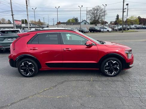 Certified 2023 Kia Niro Wave w/ Wave Preserve Package FWD image 4