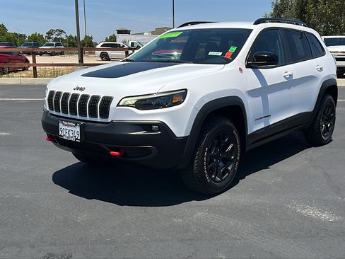 Used 2022 Jeep Cherokee Trailhawk w/ Premium Leather Package AWD/4WD image 7