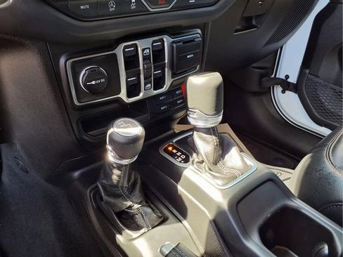 Used 2025 Jeep Gladiator Sport AWD/4WD image 21
