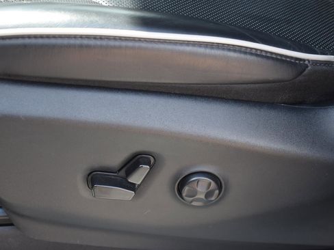 Used 2024 Chrysler Pacifica Limited image 24