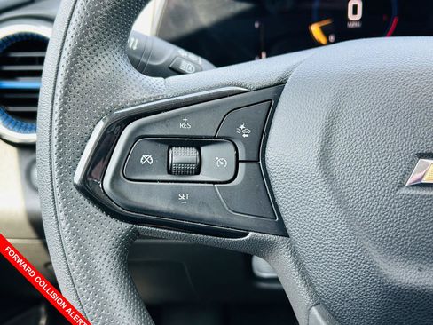 Used 2025 Chevrolet Trax LT FWD image 6