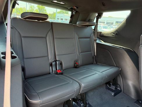 Used 2025 GMC Yukon Elevation AWD/4WD image 11