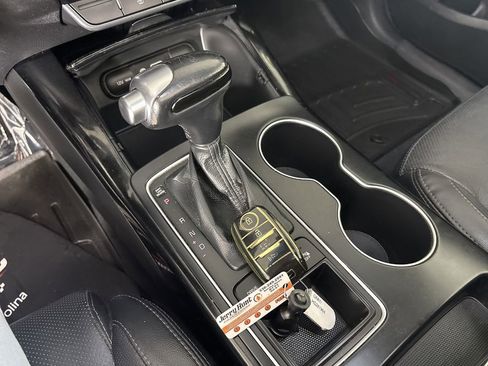 Used 2017 Kia Sorento SX image 24