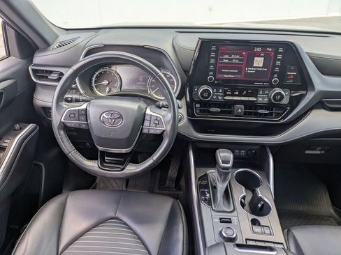 Used 2022 Toyota Highlander XSE image 18