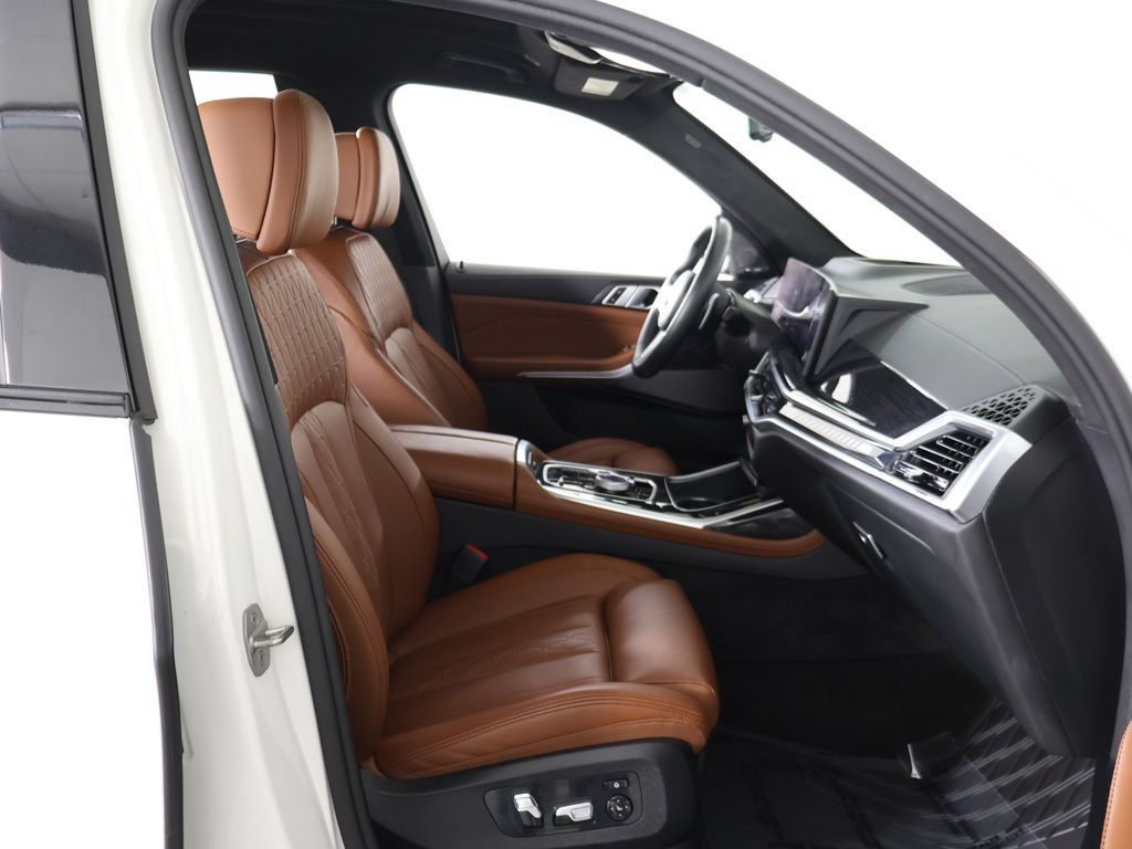 Used 2025 BMW X7 M60i w/ Executive Package AWD/4WD image 36