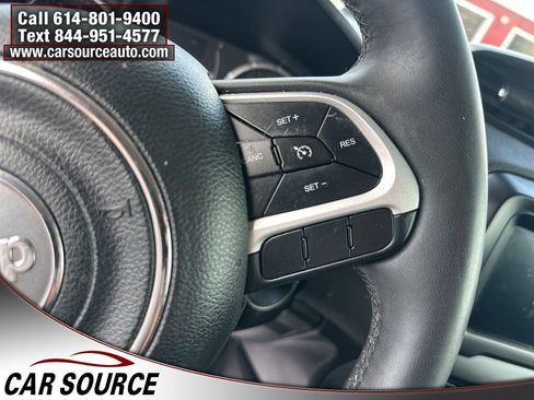 Used 2018 Jeep Renegade Latitude AWD/4WD image 13