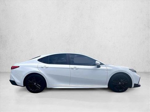 Used 2025 Toyota Camry SE FWD image 5