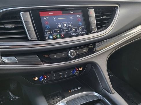 Used 2022 Buick Enclave Premium image 26
